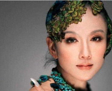 ​杨丽萍的照片，素颜让人惊讶，网友：太真实了吧！