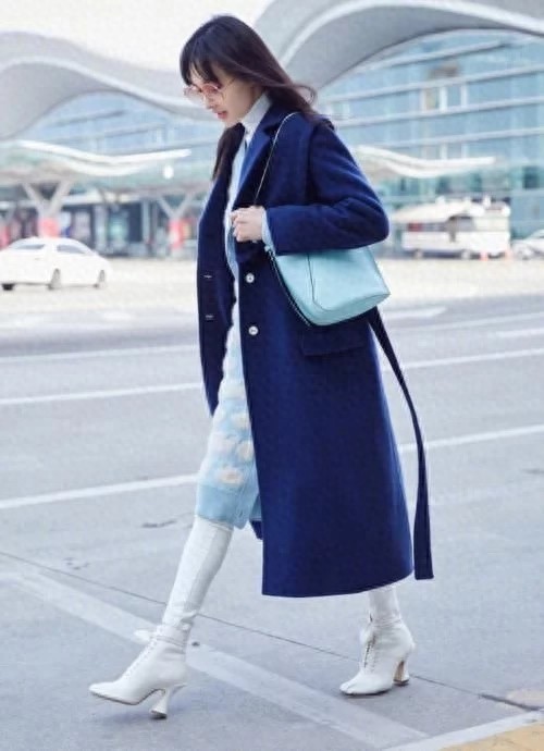 郑爽新剧路透照，穿复古红裙完胜刘亦菲，这才是“神仙姐姐”