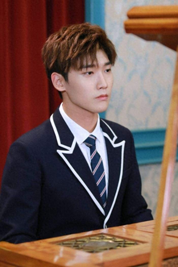 《调笑令》邢昭林呆萌高冷高清手机壁纸 网友们喜不喜欢他的演技