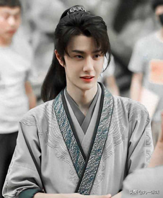 王一博《有翡》新剧照，古装新造型来袭，满满的江湖气和少年感
