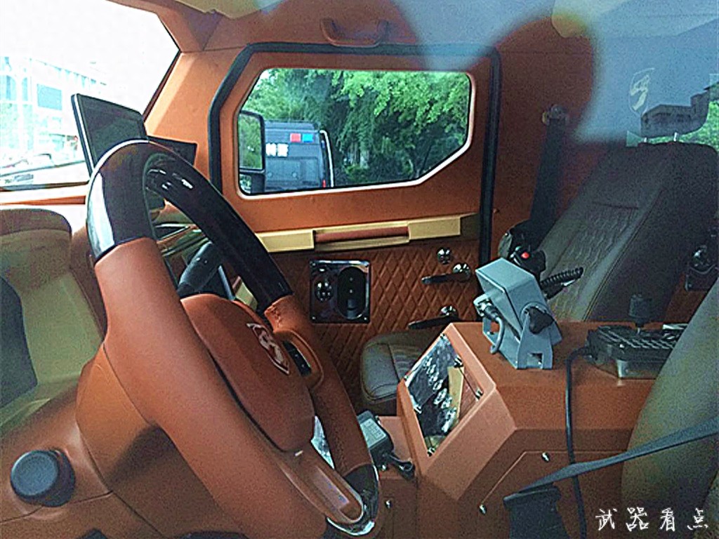 中国“暴龙”装甲车不仅霸气、时尚,还拥有强大的防弹性能
