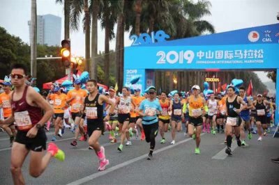 ​2万名选手参赛，2019中山国际马拉松赛开跑，来看精彩瞬间
