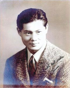 ​严镜海是美国武术名家，为何自降身份，拜小自己20岁的大学生为师