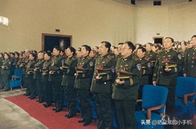 ​1992年第一次授警衔时的总警监、副总警监