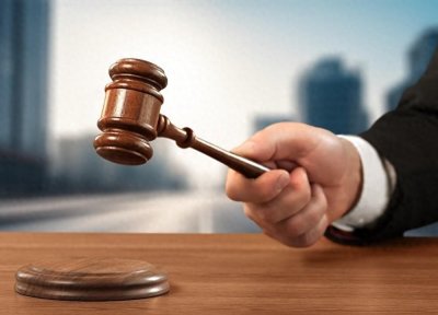 ​外卖员与店员发生纠纷被推倒受伤 店员被判承担七成责任，赔偿3400余元