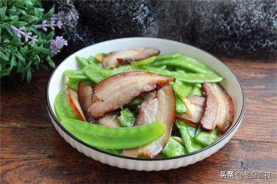 ​腊肉荷兰豆怎样做好吃？教你正确做法，荷兰豆翠绿，腊肉不咸不硬