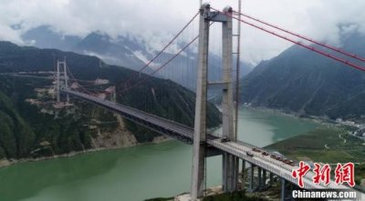 ​雅康高速泸康段“川藏第一桥”建设进展加快