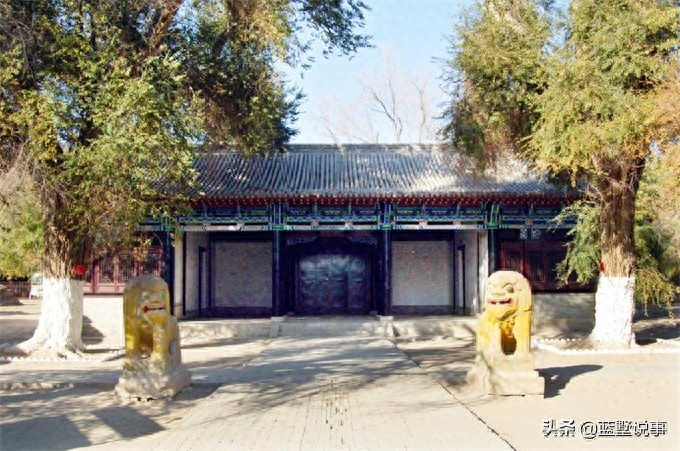 始于乾隆年的伊犁将军府，后来的林则徐、邓廷桢也留下业绩