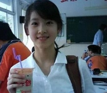 ​章泽天真是只知道生二胎的奶茶妹吗？