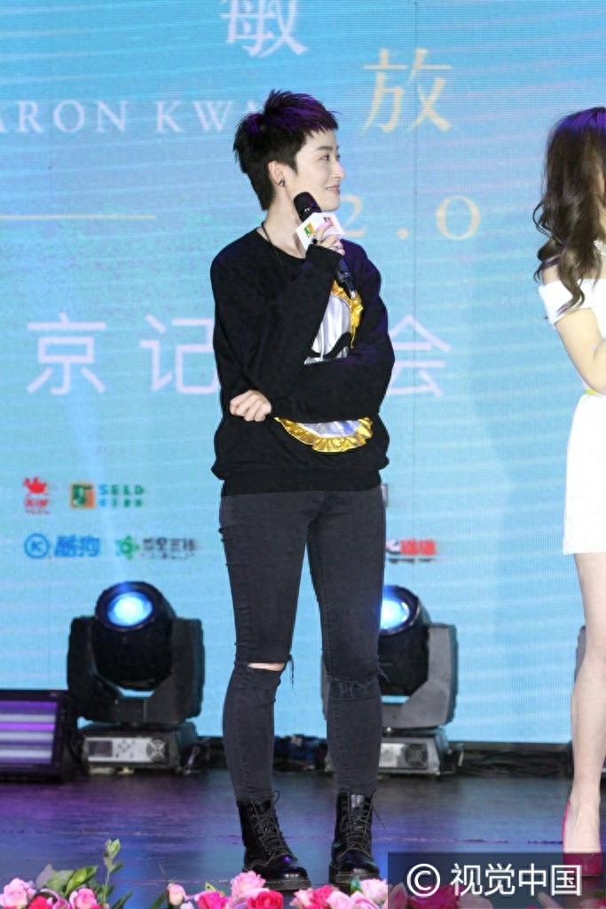 我好方！曾轶可助阵姐妹新专辑发布 方脸依旧大送拥抱男友力爆破