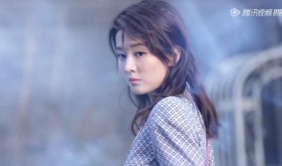 ​乔欣的经纪人很年轻，却被压制没有话语权