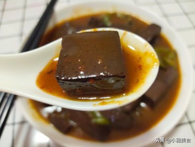 ​炒羊血这样做，比羊肉还好吃，做法简单，鲜嫩爽滑