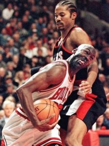 ​乔丹最想删掉的5张照片：喝醉后被拍眼神迷离，被新秀艾弗森晃过