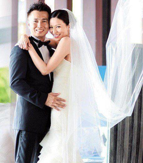 情路坎坷的滕丽名，告别一串渣男后，终于翻身成了豪门贵妇