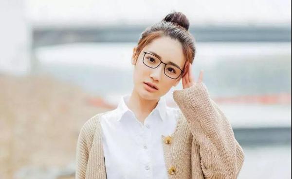 怎么追有点自卑的女生 自卑的女生是怎样的