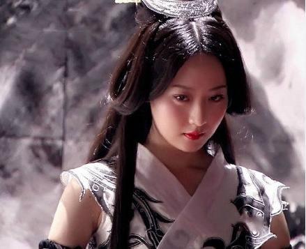 34岁的白冰自爆离婚后崩溃大哭：当红时隐退生子的京城四美之首，如今却...