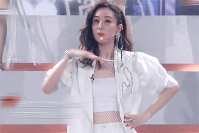 34岁的白冰自爆离婚后崩溃大哭：当红时隐退生子的京城四美之首，如今却...