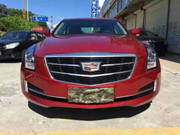 红色的 “凯迪拉克” 只因外观太闷骚。22万元你们愿意购买吗