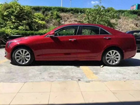 红色的 “凯迪拉克” 只因外观太闷骚。22万元你们愿意购买吗