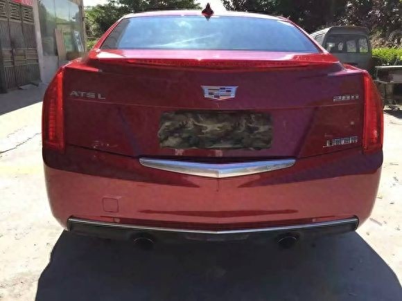 红色的 “凯迪拉克” 只因外观太闷骚。22万元你们愿意购买吗