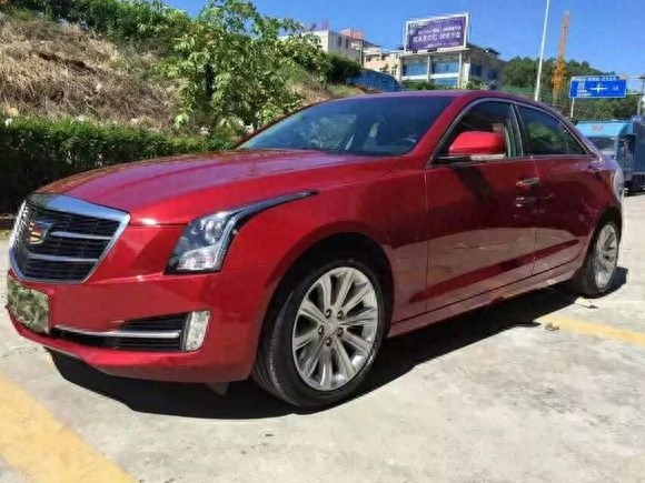 红色的 “凯迪拉克” 只因外观太闷骚。22万元你们愿意购买吗