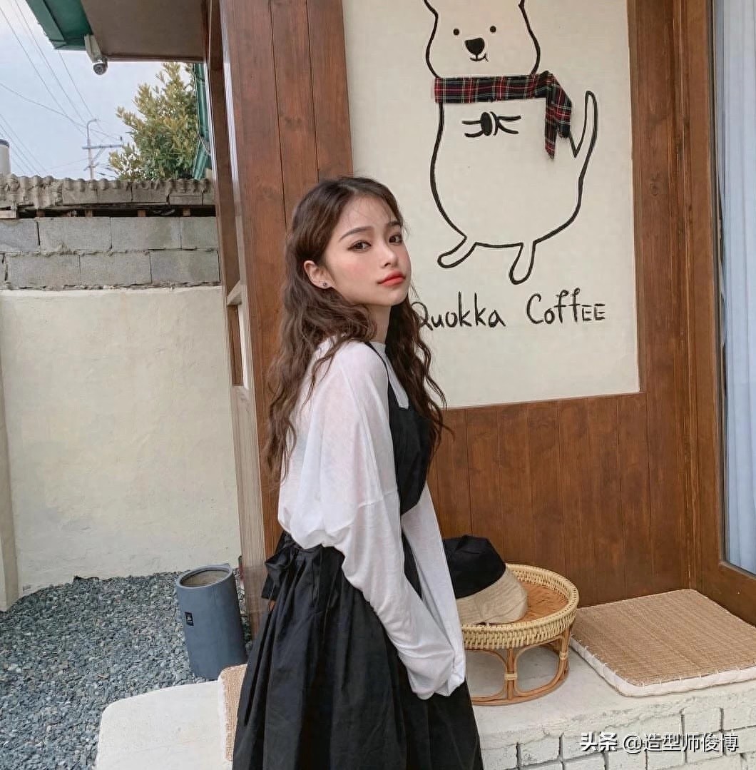 2019秋冬高人气的中长发蛋卷头发型，好看又温暖，做气质女性