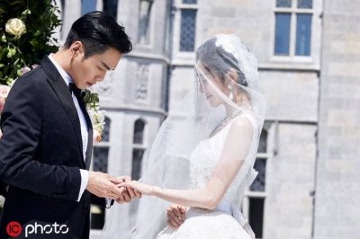 ​张若昀唐艺昕婚礼现场！白马王子与公主的梦幻爱情，互换戒指双人舞超高甜
