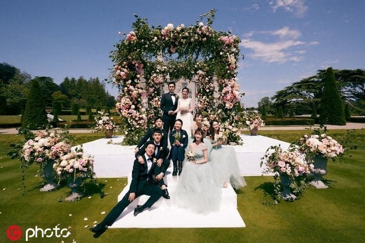 张若昀唐艺昕婚礼现场！白马王子与公主的梦幻爱情，互换戒指双人舞超高甜