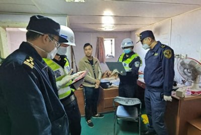 ​龙眼港边检站开展国际航行船舶联合检查专项行动