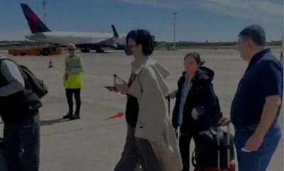 ​有人曝出王菲大肚疑似怀孕图片。谢霆锋：大家不要相信谣言