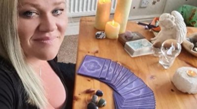 ​英国“灵媒”曾用塔罗牌算出疫情，现预测未来并不都是厄运和阴郁