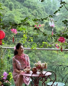 ​香港“鬼后”豪宅享贵妇下午茶，身家过亿结婚太晚错过生育机会