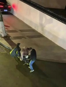 ​男子蛮横拿走纪念宗庆后AD钙奶，一瓶AD钙奶引起全网轰动！