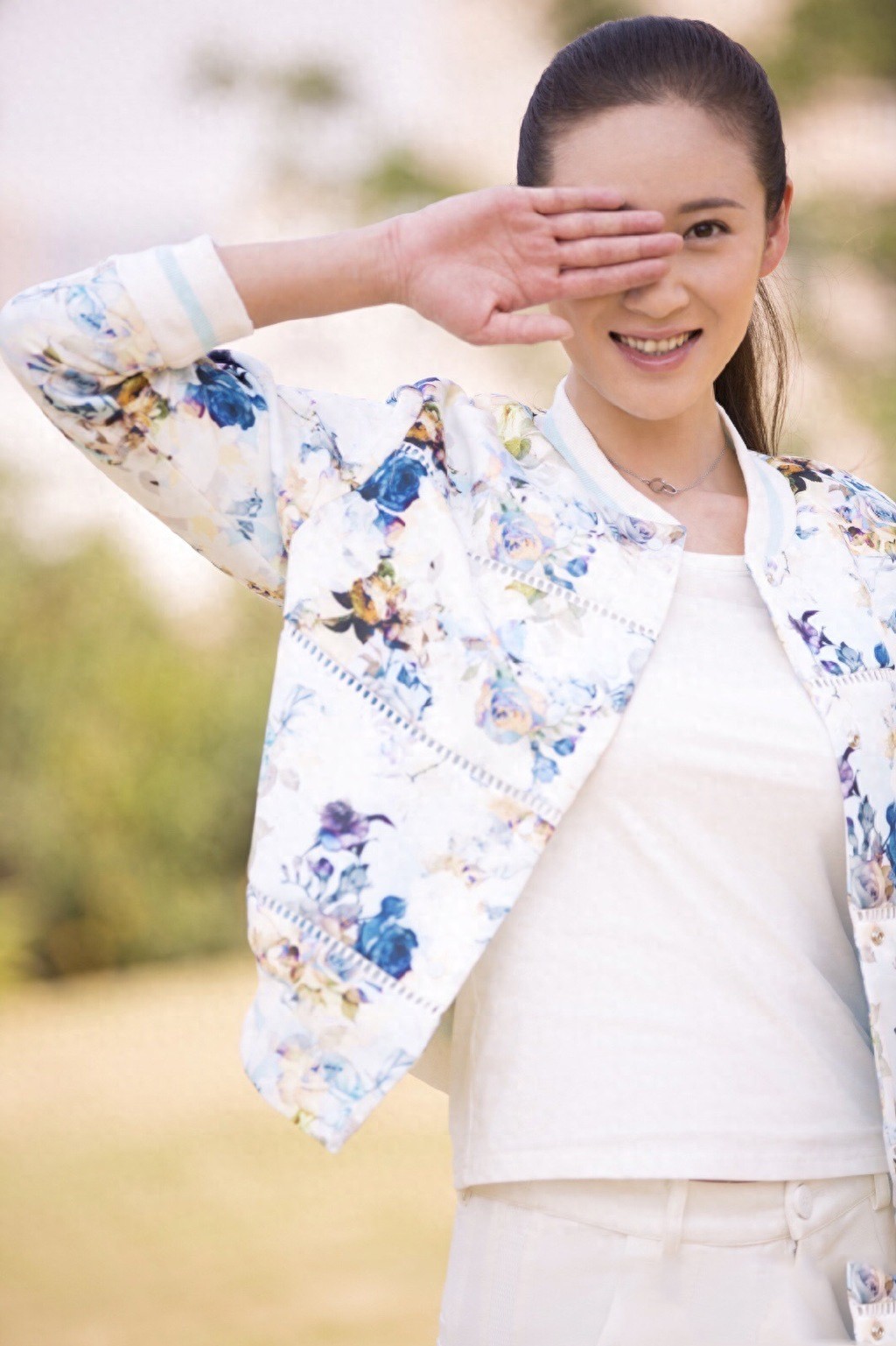 长相古典、气质干净的赵柯，唯美的清新气息令人眼前一亮