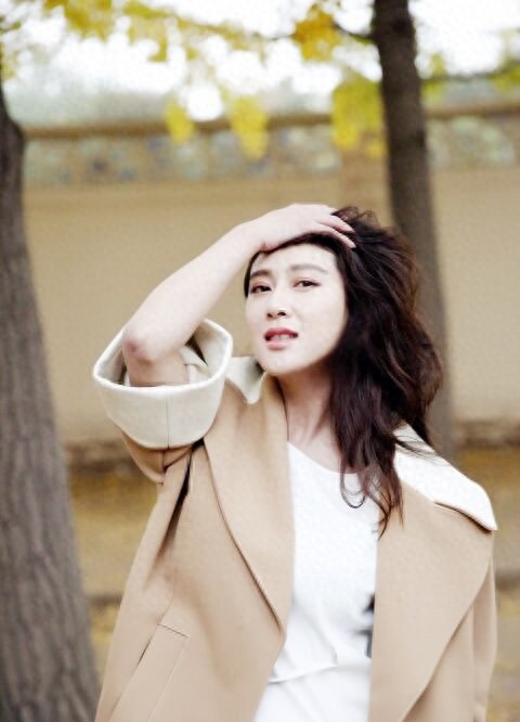 长相古典、气质干净的赵柯，唯美的清新气息令人眼前一亮