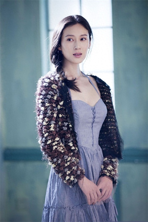 长相古典、气质干净的赵柯，唯美的清新气息令人眼前一亮