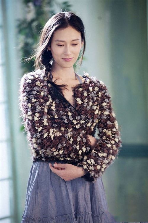 长相古典、气质干净的赵柯，唯美的清新气息令人眼前一亮