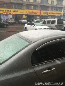​下雪啦，2017年的第一场雪总是那么突然！我朋友圈是这样的……
